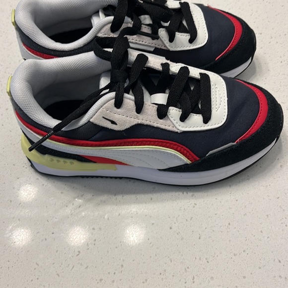 Puma sneakers size 13C - Picture 4 of 5